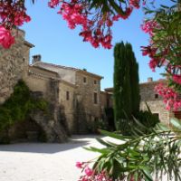 Village perché de La Laupie, à 10 minutes du gîte