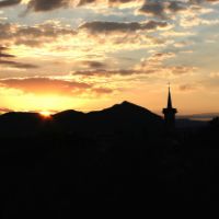 Un autre lever de soleil sur le village encore endormi